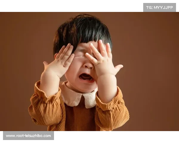 3岁萌娃哭倒终点 成为儿童平衡车赛场最小退赛者 引发关注 3岁萌娃哭倒终点 成为儿童平衡车赛场最小退赛者 引发关注